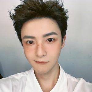 管栎资料,音乐才子与影视新星的跨界人生