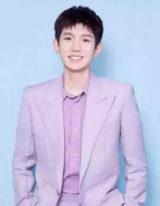 王源秃头照片,新发型引领潮流